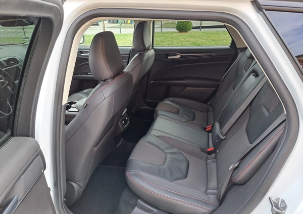 Ford Mondeo cena 58000 przebieg: 199000, rok produkcji 2017 z Wałbrzych małe 667
